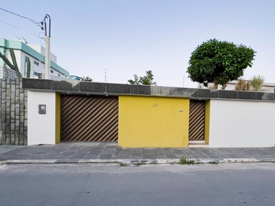 Casa em Universitário, Caruaru/PE de 200m² 3 quartos à venda por R$ 1.099.000,00