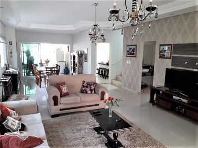 Casa em Urbanova, São José dos Campos/SP de 320m² 4 quartos à venda por R$ 1.699.000,00
