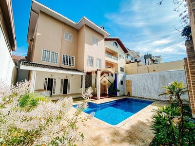 Casa em Urbanova, São José dos Campos/SP de 380m² 3 quartos à venda por R$ 1.649.000,00