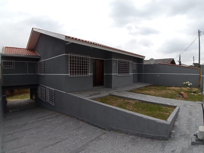 Casa em Uvaranas, Ponta Grossa/PR de 140m² 3 quartos à venda por R$ 550.000,00 ou para locação R$ 2.500,00/mes