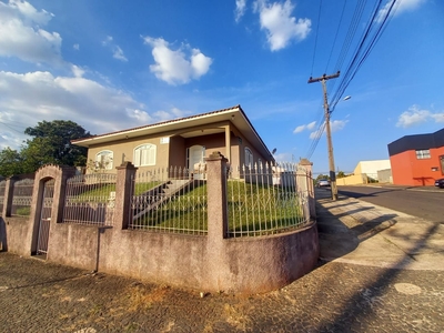 Casa em Uvaranas, Ponta Grossa/PR de 250m² 4 quartos à venda por R$ 789.000,00