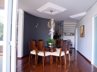 Casa em Vale das Araucárias, Londrina/PR de 350m² 3 quartos à venda por R$ 1.649.000,00