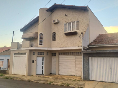 Casa em Vila Cleto, Itu/SP de 362m² 5 quartos à venda por R$ 789.000,00