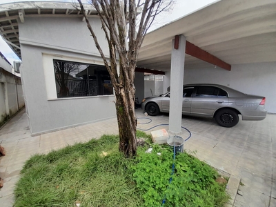 Casa em Vila Jaboticabeira, Taubaté/SP de 130m² 3 quartos para locação R$ 2.100,00/mes