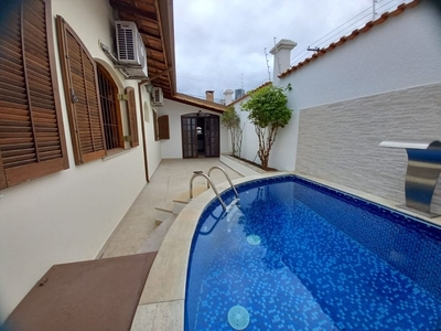Casa em Vila Oliveira, Mogi das Cruzes/SP de 200m² 4 quartos à venda por R$ 989.000,00