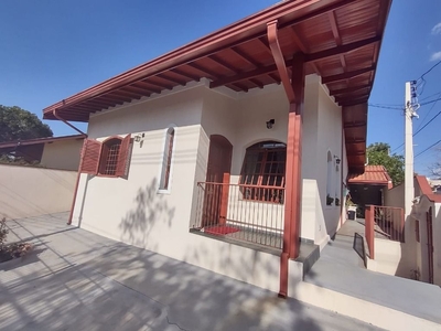 Casa em Vila Santana, Valinhos/SP de 157m² 3 quartos à venda por R$ 864.000,00