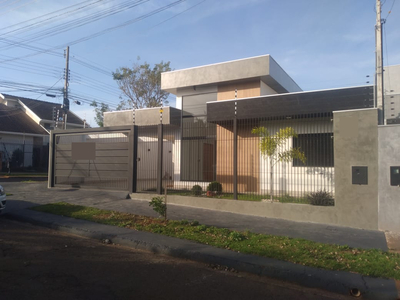 Casa em Zona 22, Maringá/PR de 120m² 3 quartos à venda por R$ 919.000,00