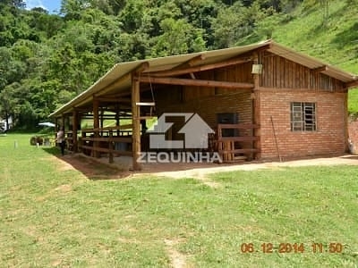 Chácara em Centro, Taubaté/SP de 300m² 2 quartos à venda por R$ 879.000,00