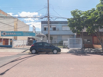 Kitnet em Passo da Areia, Porto Alegre/RS de 28m² 1 quartos para locação R$ 370,00/mes