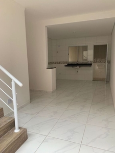 Sobrado em Nova Mirim, Praia Grande/SP de 52m² 2 quartos à venda por R$ 239.000,00