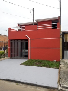Sobrado em Fazendinha, Curitiba/PR de 120m² 3 quartos à venda por R$ 289.000,00