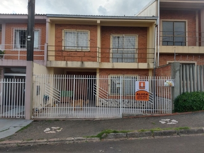 Sobrado em Uvaranas, Ponta Grossa/PR de 114m² 3 quartos à venda por R$ 334.000,00