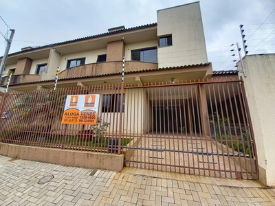 Sobrado em Uvaranas, Ponta Grossa/PR de 200m² 4 quartos à venda por R$ 549.000,00