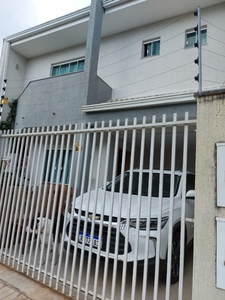 Sobrado em Uvaranas, Ponta Grossa/PR de 79m² 3 quartos à venda por R$ 324.000,00