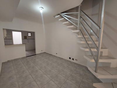 Sobrado em Vila Guilhermina, Praia Grande/SP de 68m² 2 quartos à venda por R$ 324.000,00