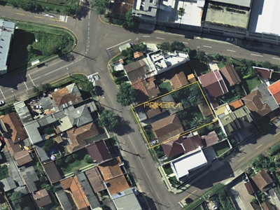 Terreno em Três Marias, São José dos Pinhais/PR de 900m² à venda por R$ 1.398.000,00