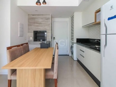 Loft totalmente mobiliado com 38m² no hom nilo e 1 vaga de garagem.
infraestrutura diferenciada no terraço, piscina com borda de vidro e churrasqueira, fitness, espaço de convivência com sinu