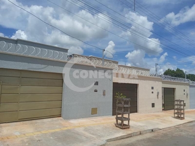 Casa com 2 quartos à venda, 64.0m²