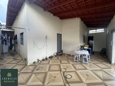 Casa com 3 quartos à venda, 102.0m²