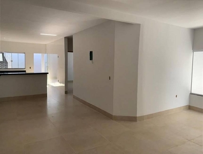 Casa com 3 quartos à venda, 117.0m²