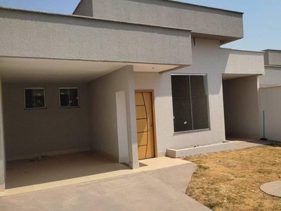 Casa com 3 quartos à venda, 182.0m²