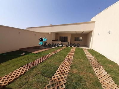 Casa com 3 quartos à venda, 225.0m²