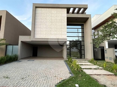 Casa com 3 quartos à venda, 312.0m²