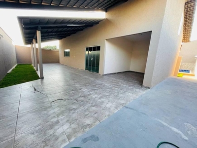 Casa com 3 quartos à venda, 385.0m²