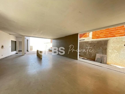 Casa com 4 quartos à venda, 434.0m²