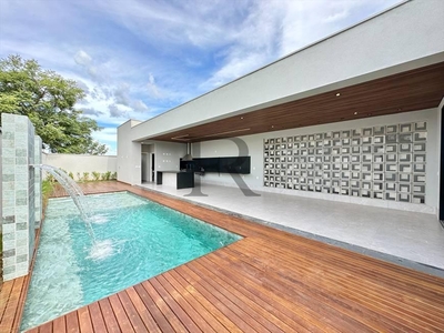 Casa com 4 quartos à venda, 716.0m²