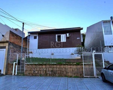 ![CDATA[Casa para Venda - 90m², 5 dormitórios, sendo 1 suites, 5 vagas - Teresópolis]]