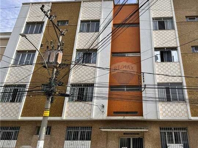 Apartamento de 2 quartos com 2 banheiros, lavanderia e despensa, rua plana no centro de Ju