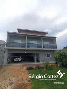 Casa com 3 quartos à venda no bairro Califórnia, 336m²