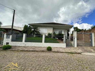 Casa com três dormitórios sendo um uma suíte, no bairro Bavária, Nova Petrópolis RS!