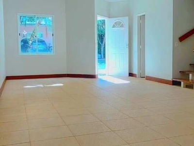 Vendo Casa no Condomínio South Valley com 3 suítes, SPA em excelente localização