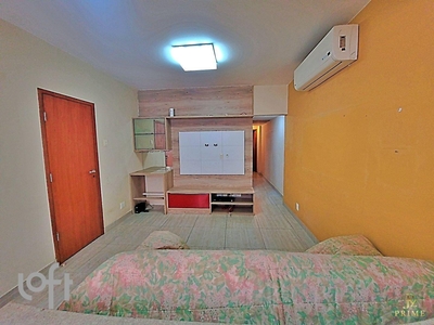 Apartamento à venda em Copacabana com 67 m², 2 quartos, 1 suíte