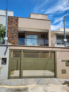 Casa com 4 quartos à venda no bairro Jaó, 215m²