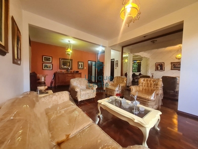 Casa em Santa Efigênia, Belo Horizonte/MG de 360m² 3 quartos à venda por R$ 899.000,00