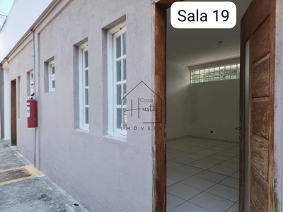 Sala em Vila Santo Antônio, Cotia/SP de 26m² para locação R$ 1.100,00/mes