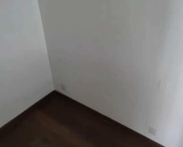 Apartamento de 2 quartos com dependências 72 m² , piso de madeira , armários, varanda , so