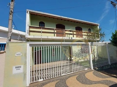 Casa à venda em Campinas, bairro Flamboyant. Lindo sobrado com 250m² de construção, 4 dorm