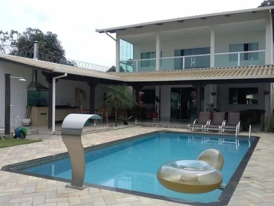 Casa de alto padrão com piscina em Betim(alugo)