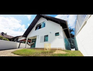 Casa no Bairro Itoupava Seca em Blumenau com 4 Dormitórios (1 suíte) e 312 m²