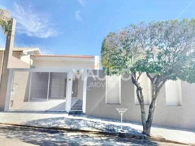 Casa para alugar em Jardim Acapulco de 300.00m² com 3 Quartos, 1 Suite e 3 Garagens