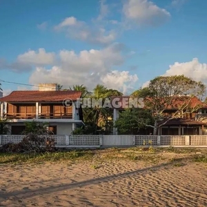 Casa para aluguel e venda com 298 metros quadrados com 6 quartos em Praia de Pitimbu - Pit