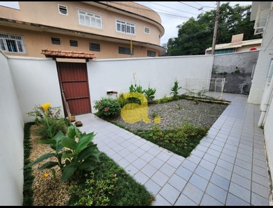 Casa no Bairro Velha em Blumenau com 2 Dormitórios e 85 m²