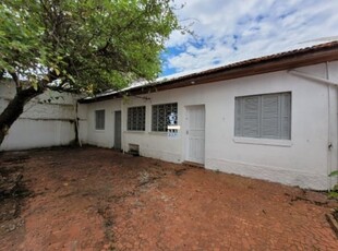 Casa com 02 quartos para alugar na mooca