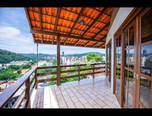 Casa no Bairro Ponta Aguda em Blumenau com 4 Dormitórios (1 suíte) e 210 m²