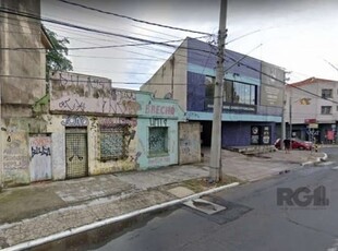 Vende-se terreno em região comercial com edificação antiga, localizado em excelente ponto para instalações corporativas - avenida bento gonçalves com a rua luiz de camões bairro partenon. ótima área p