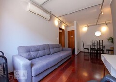 APARTAMENTO no 3º andar mobiliado com 2 dormitórios e 1 garagem